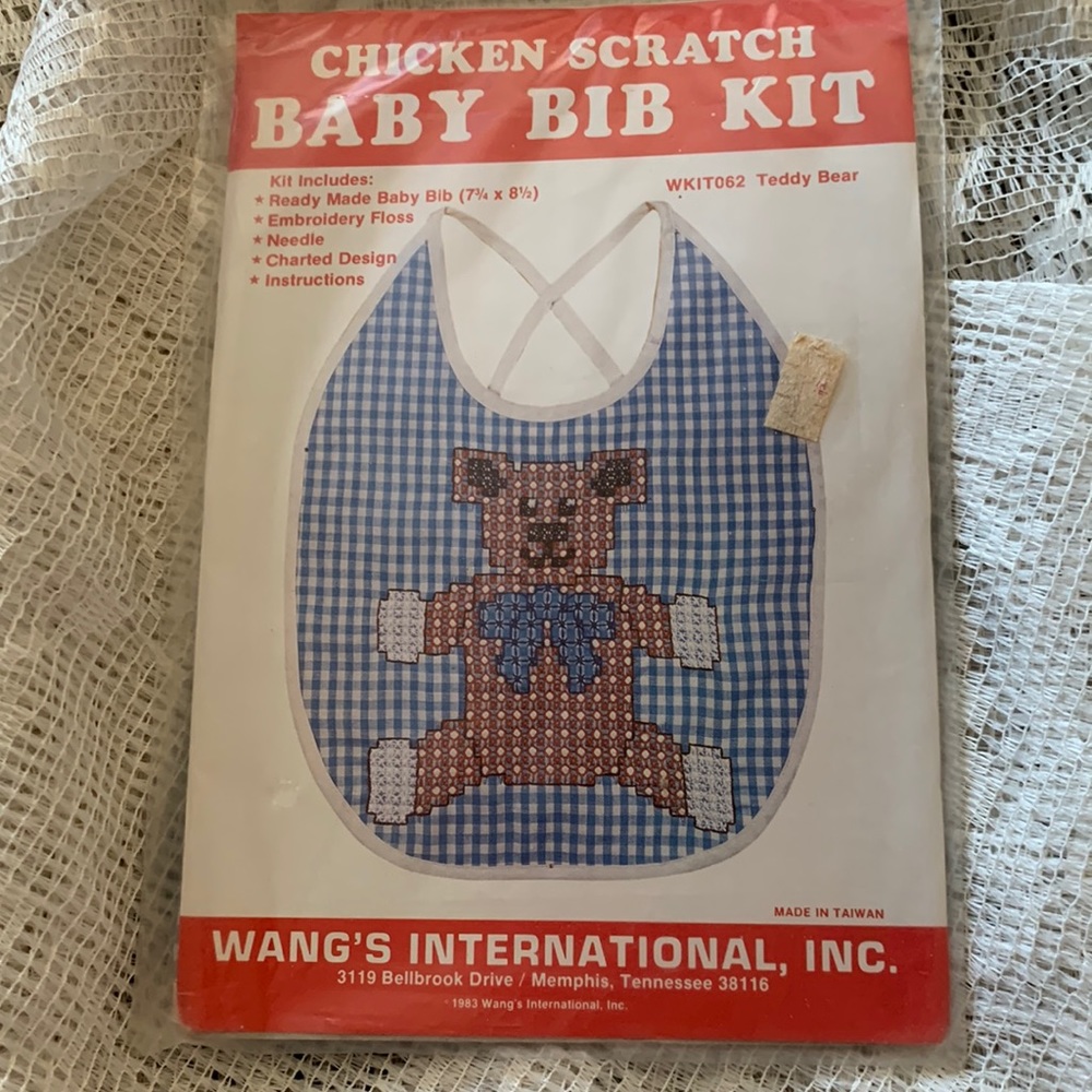 CHICKEN SCRATCH BABY BIB KIT 1983 BLUE/WHITE TEDDY BEAR NEW IN PACKAGE